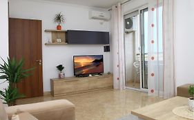 Beautiful Apartment At Port Side!