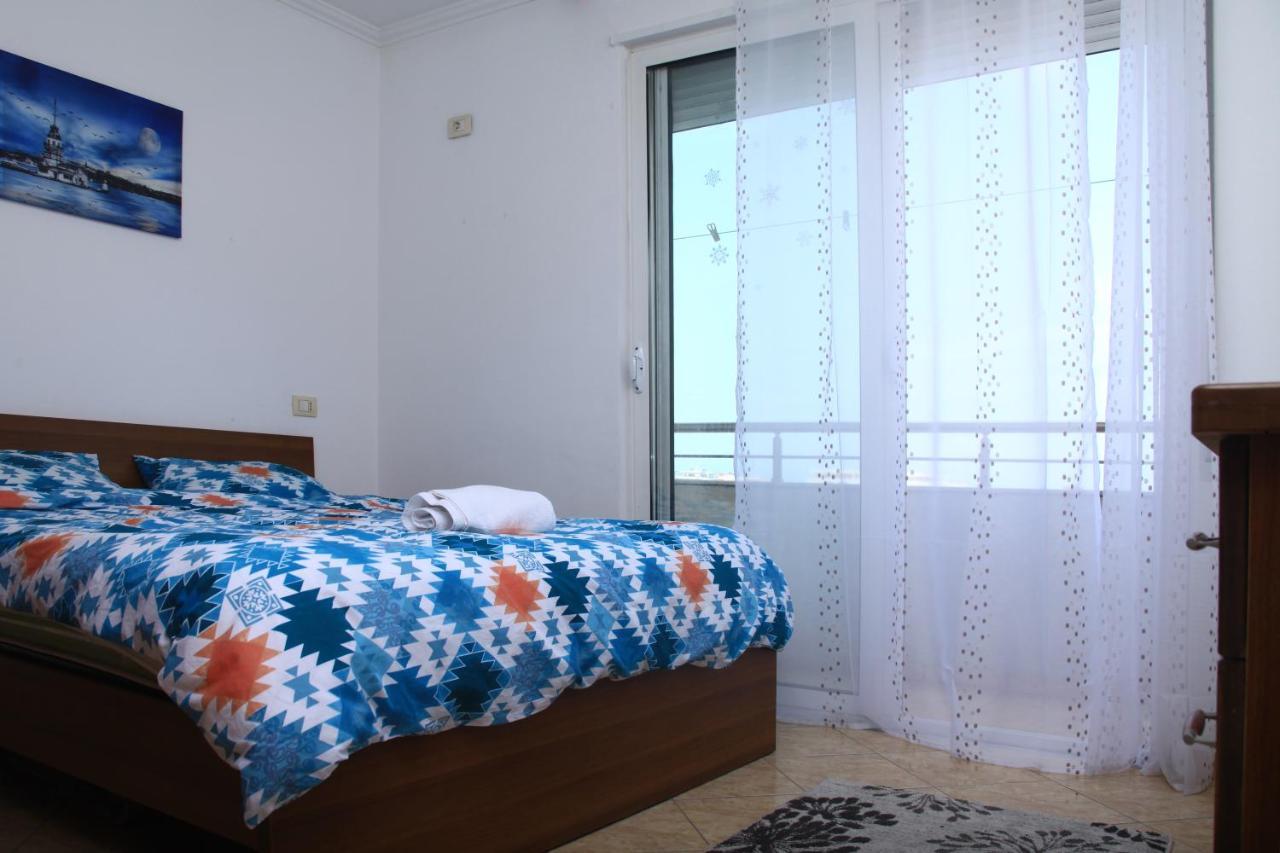 Beautiful Apartment At Port Side! Durrës Esterno foto